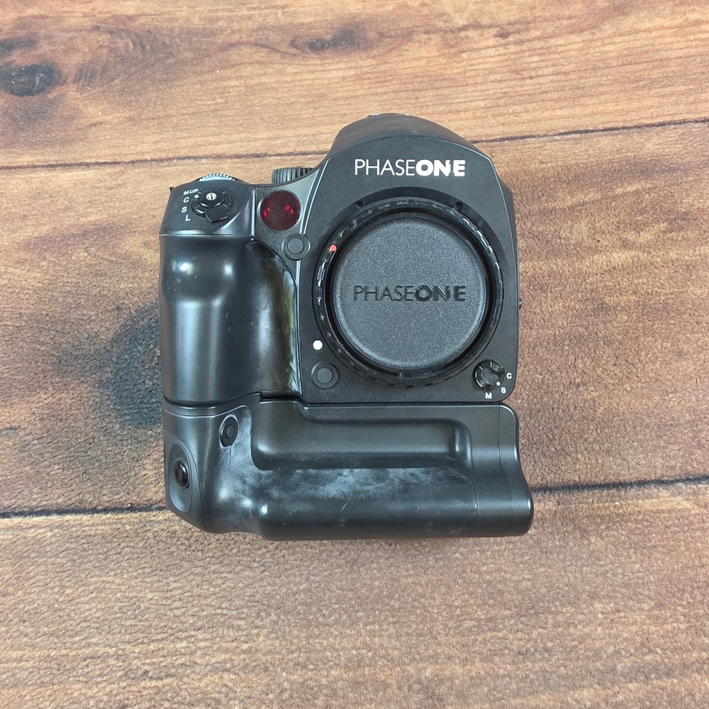 Phase One 645DF Camera Body V-Grip Air Medium Format Black Good Profoto Trigger
